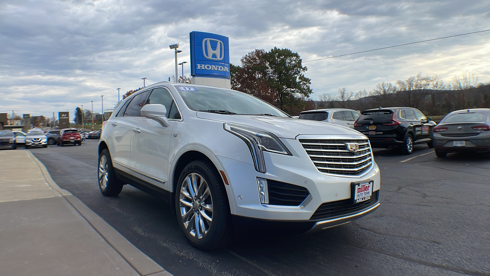 2017 Cadillac XT5 Platinum AWD 2