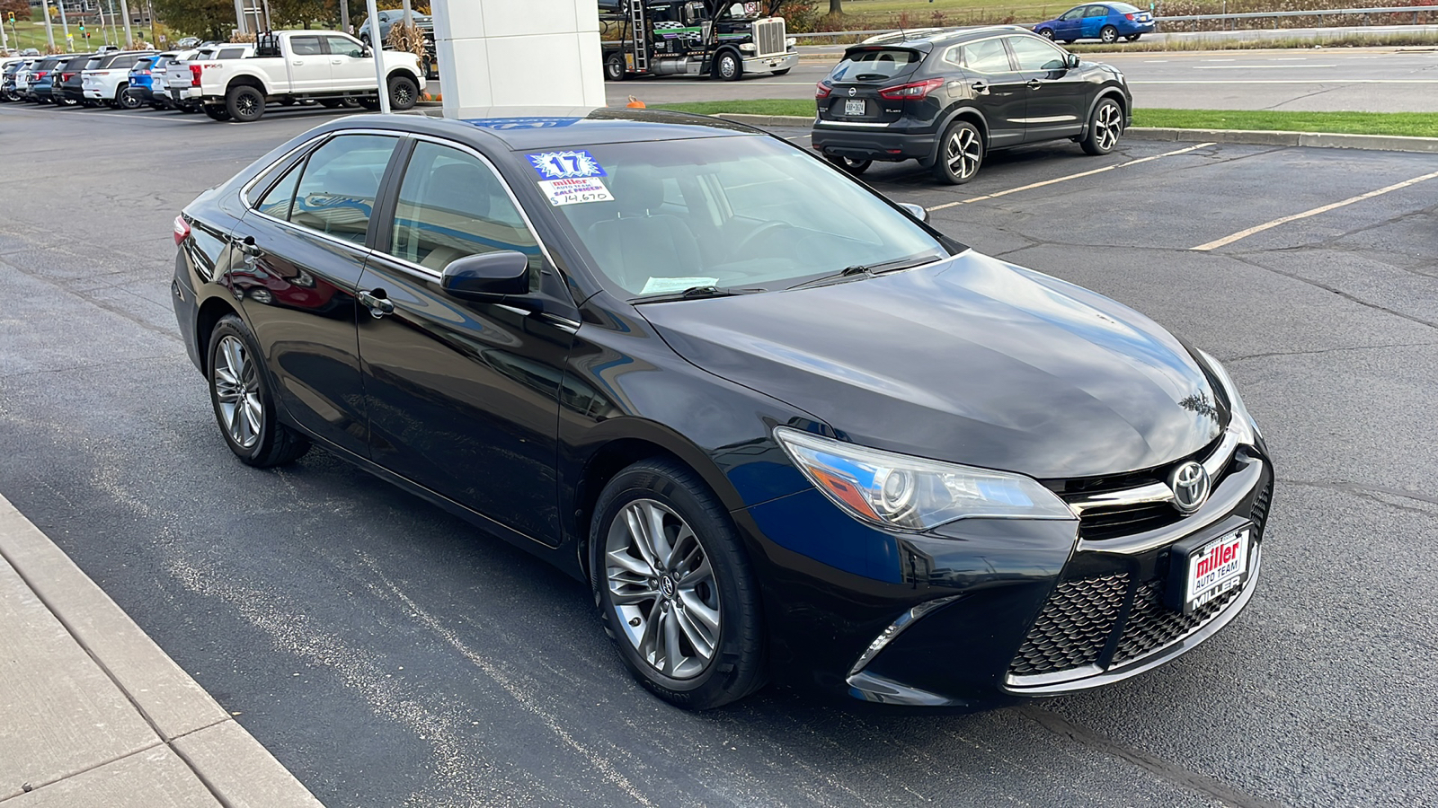 2017 Toyota Camry SE 2