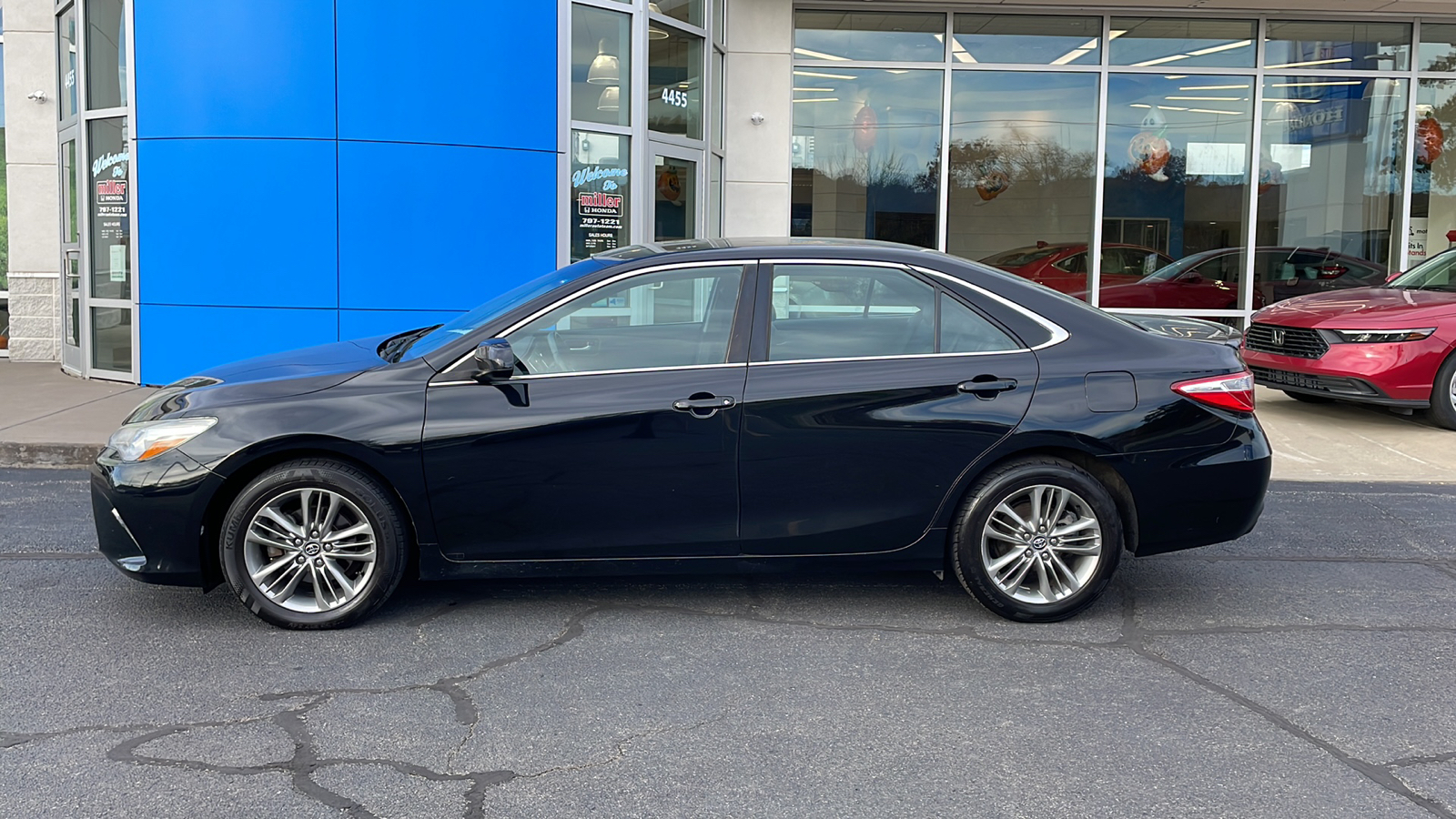 2017 Toyota Camry SE 3