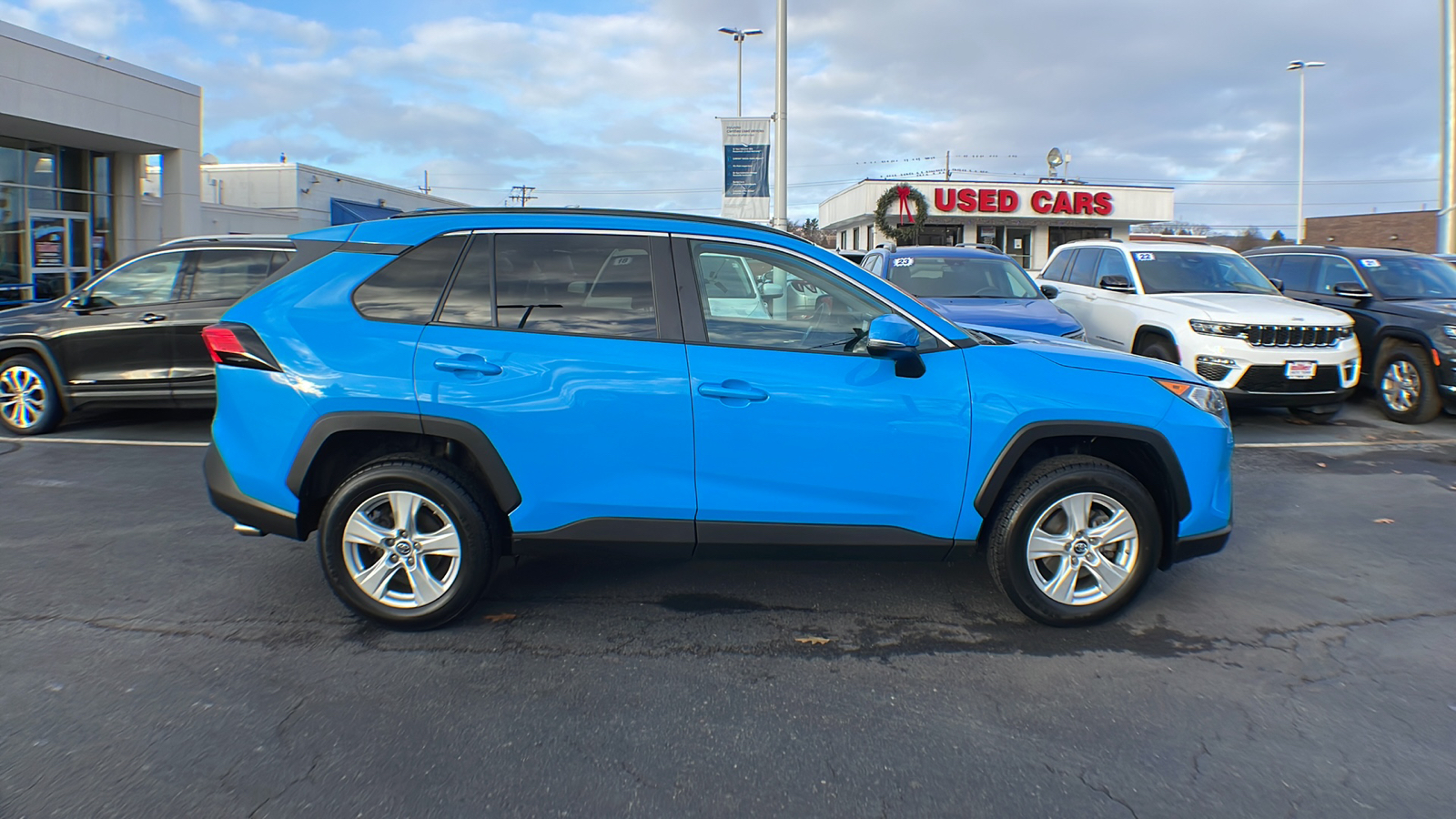 2019 Toyota RAV4 XLE 3