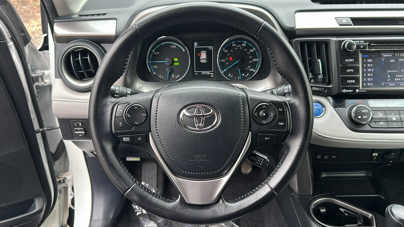 2017 Toyota RAV4 Hybrid XLE 13