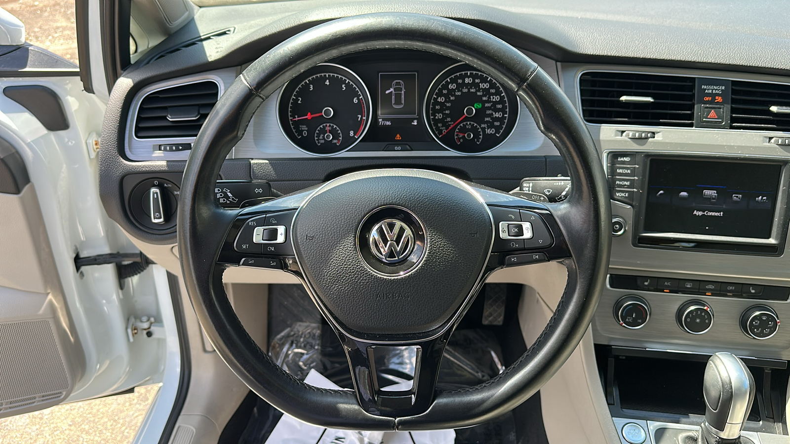 2017 Volkswagen Golf TSI SE 4-Door 14