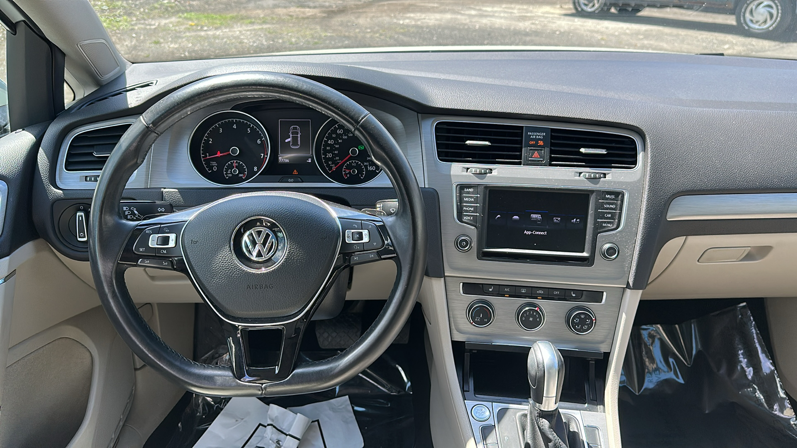 2017 Volkswagen Golf TSI SE 4-Door 26