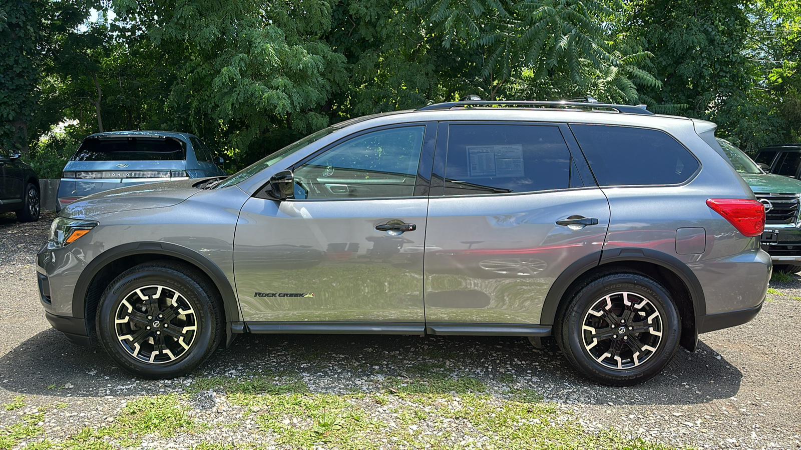 2019 Nissan Pathfinder SL 6