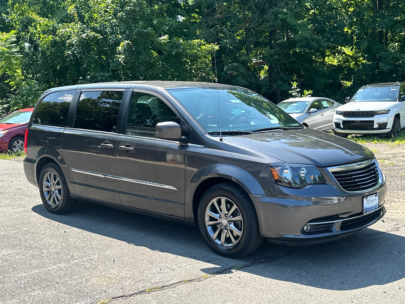 2016 Chrysler Town and Country S 1