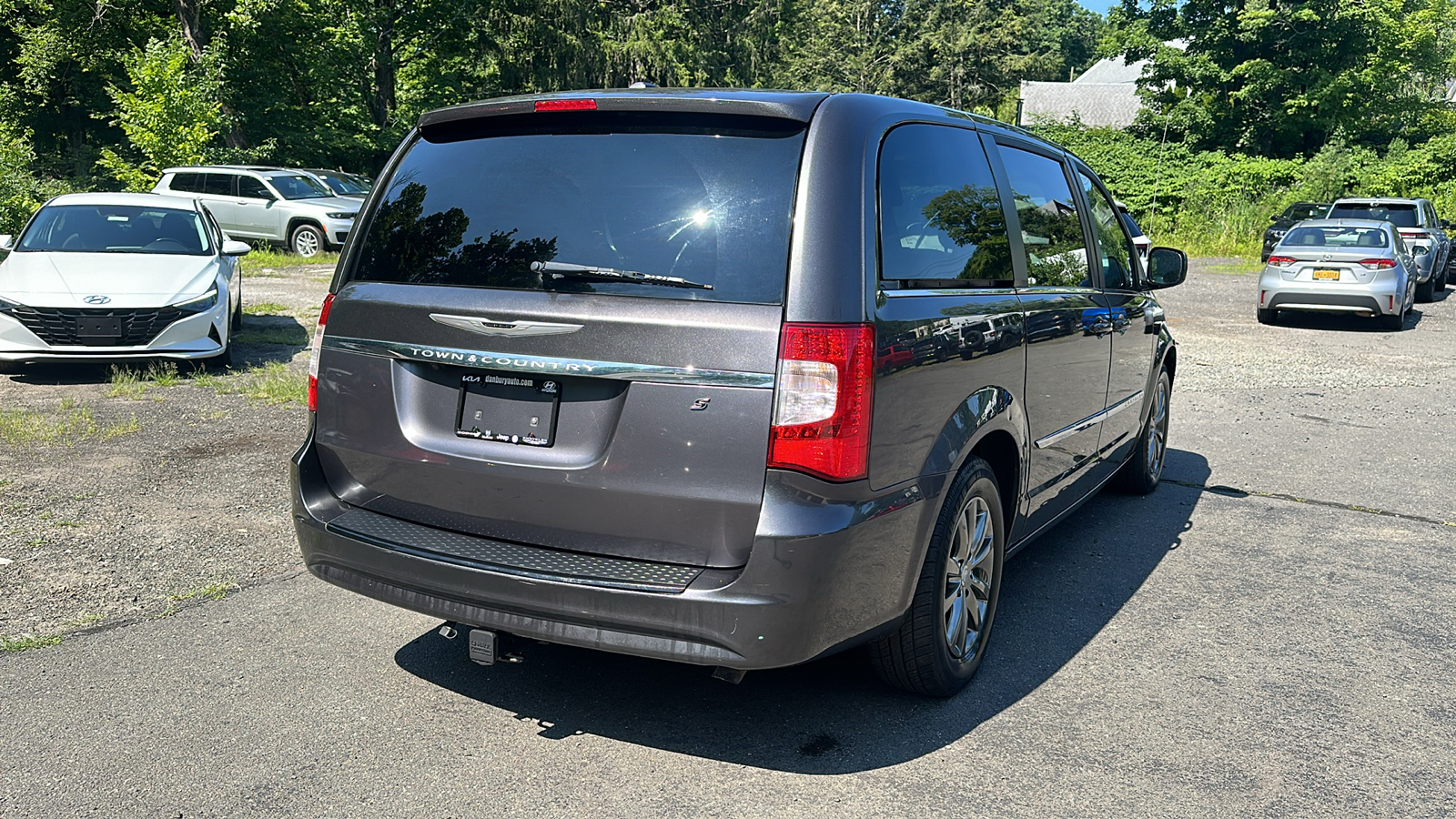 2016 Chrysler Town and Country S 3