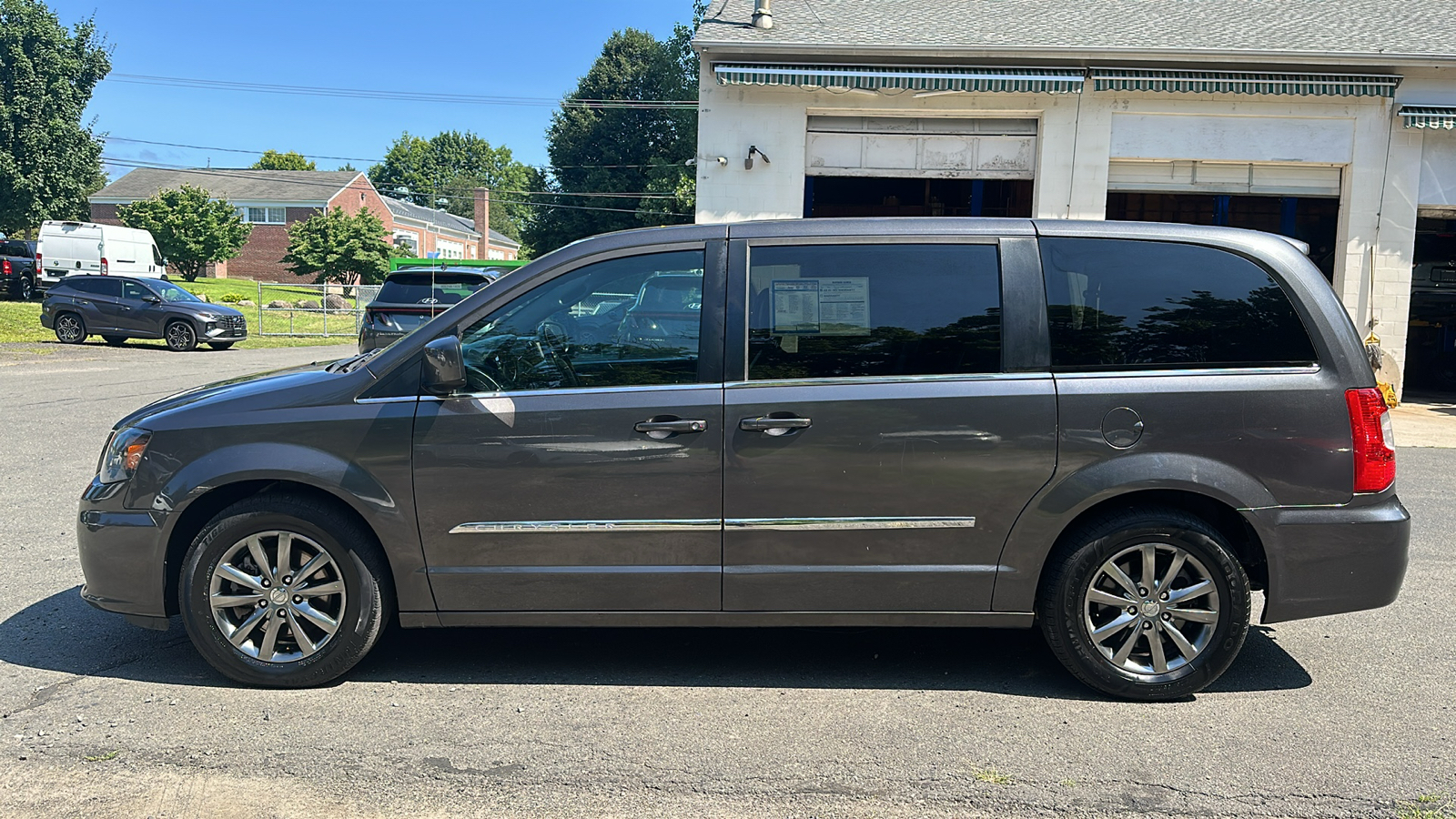 2016 Chrysler Town and Country S 6