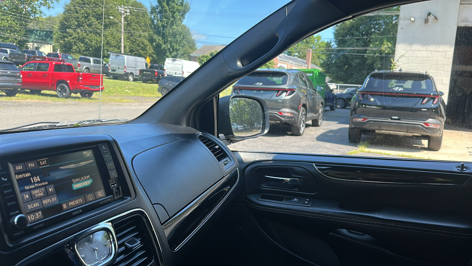 2016 Chrysler Town and Country S 22