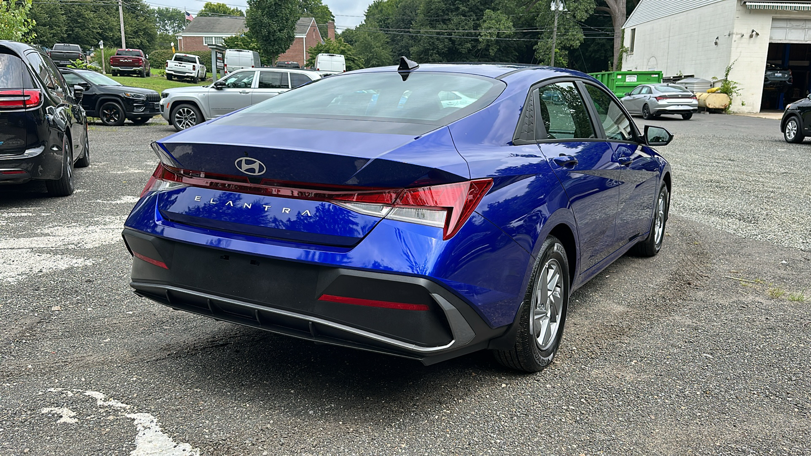 2024 Hyundai Elantra SE 3