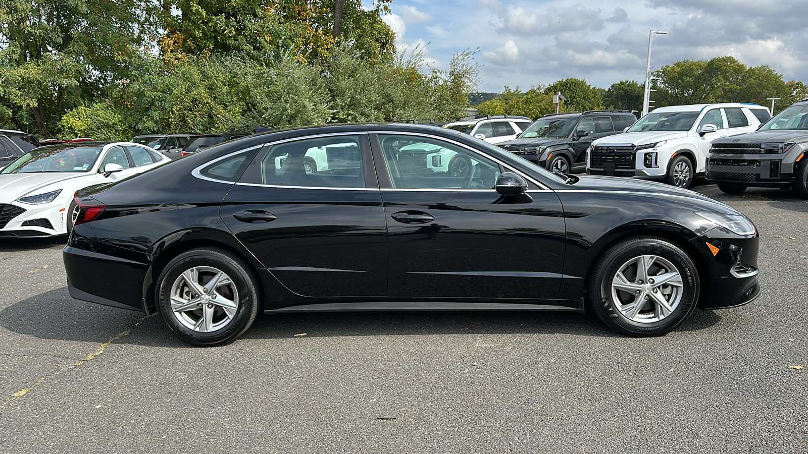 2023 Hyundai Sonata SE 2