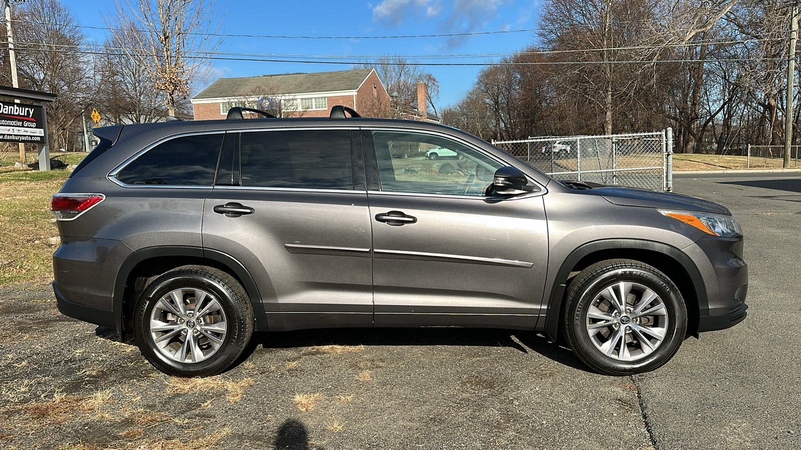 2016 Toyota Highlander LE 2