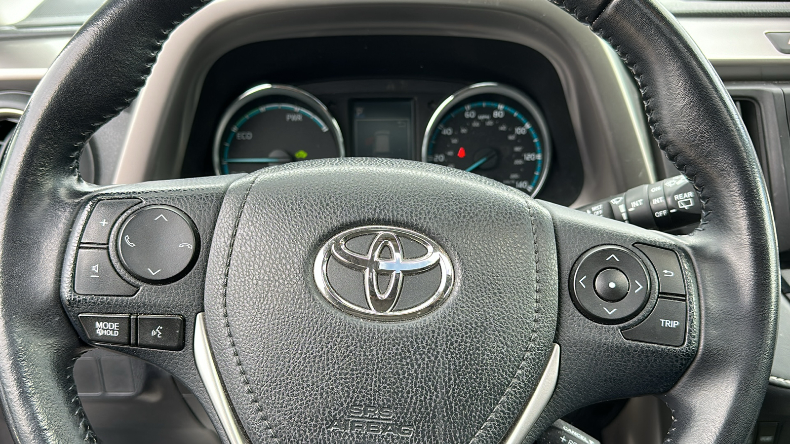 2016 Toyota RAV4 Hybrid XLE 10