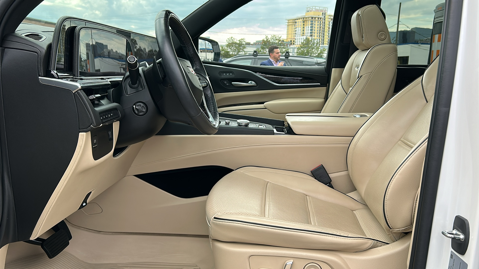 2022 Cadillac Escalade Premium Luxury 9