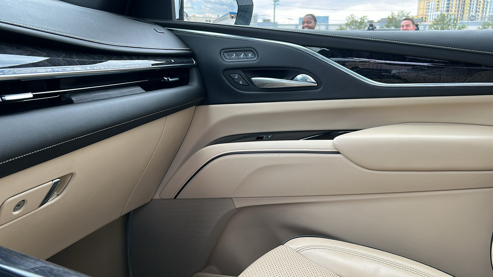 2022 Cadillac Escalade Premium Luxury 18