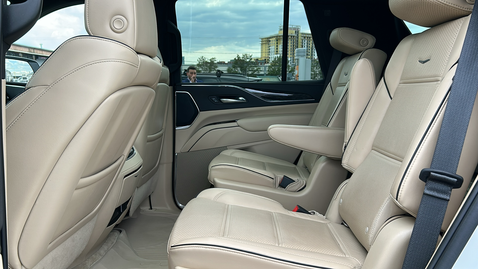 2022 Cadillac Escalade Premium Luxury 21