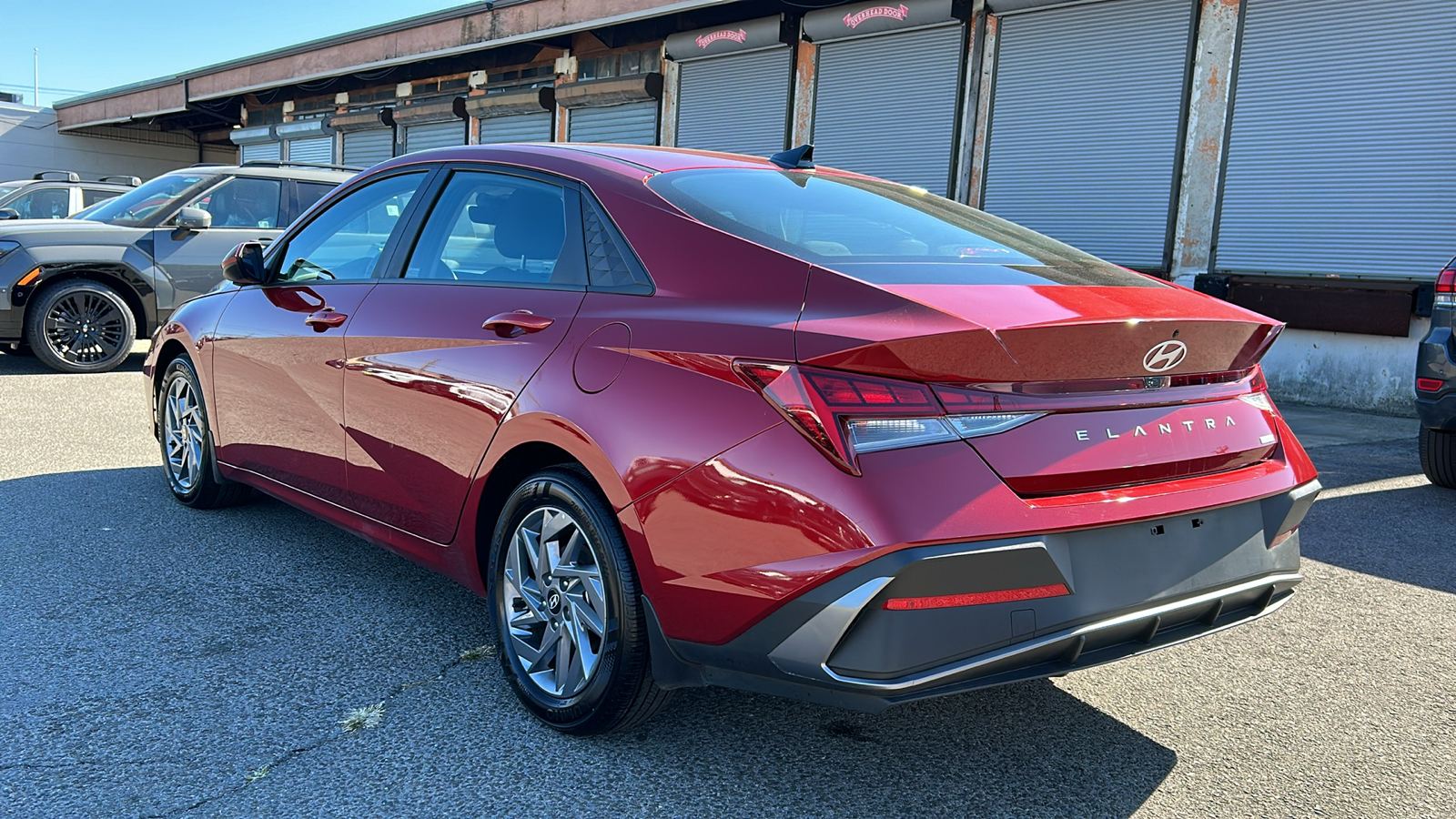 2024 Hyundai Elantra Hybrid Blue 4