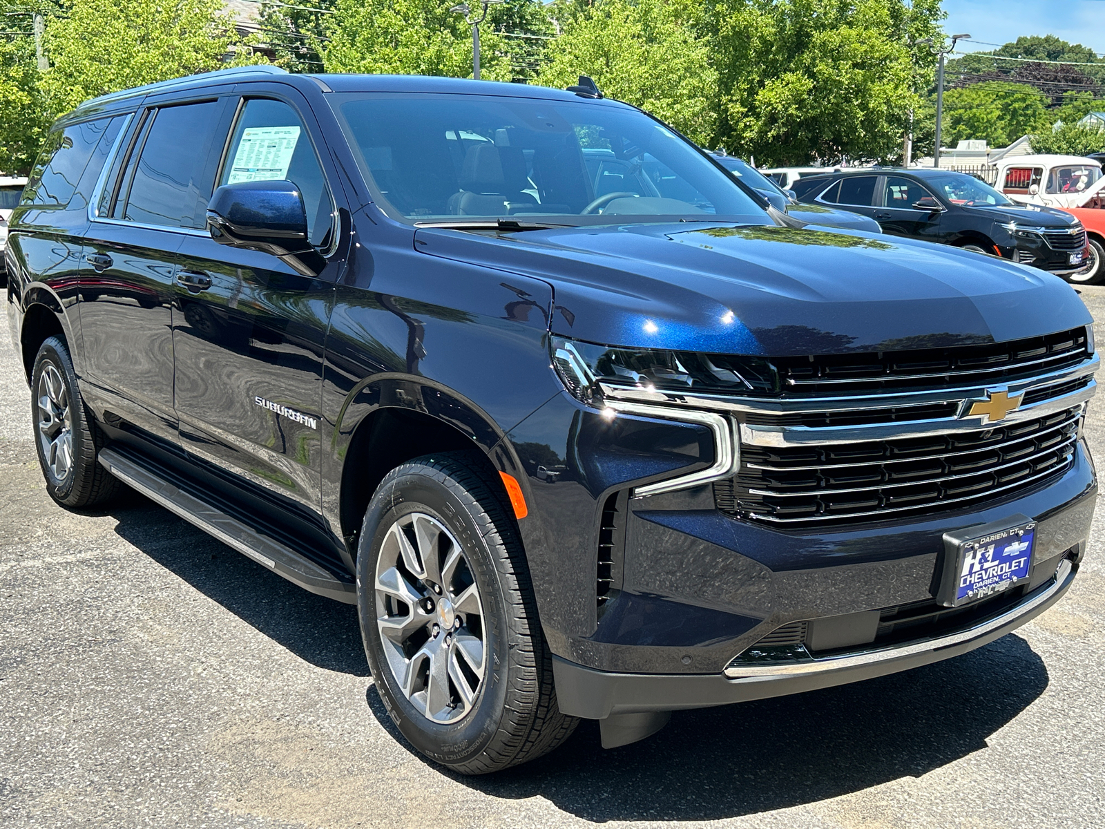 2024 Chevrolet Suburban LT 1