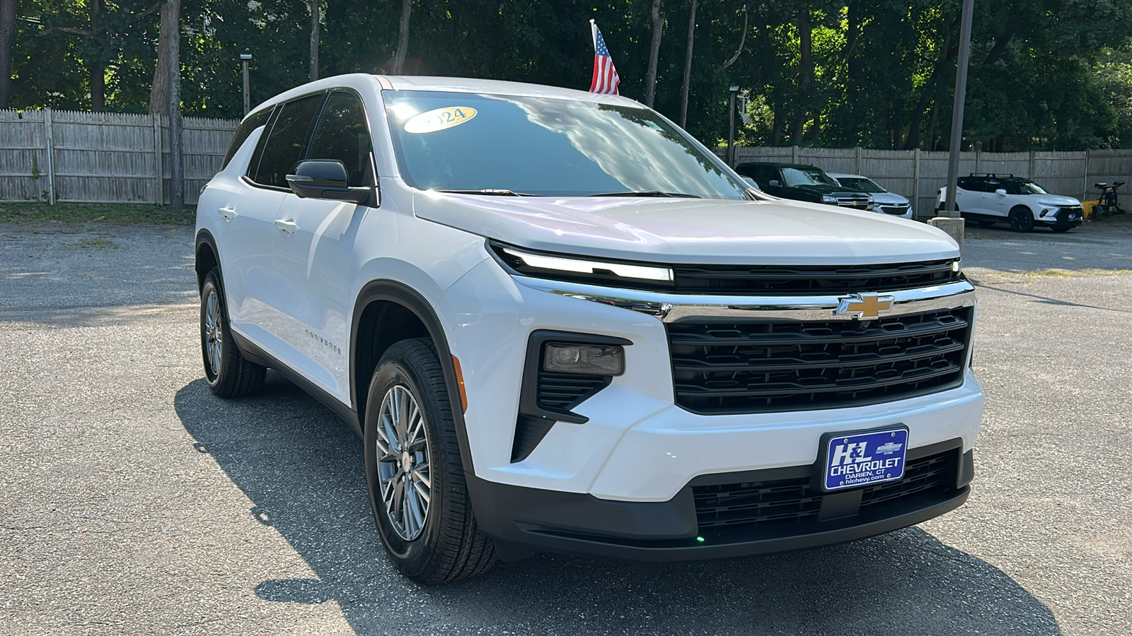 2024 Chevrolet Traverse FWD LS 2