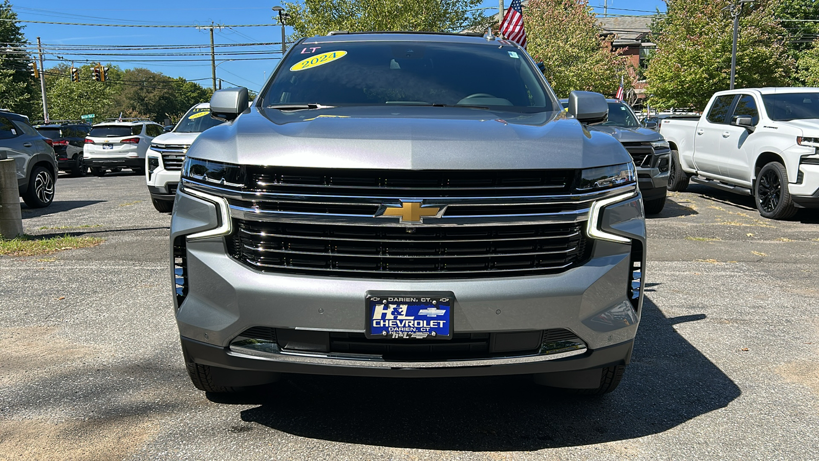 2024 Chevrolet Suburban LT 2