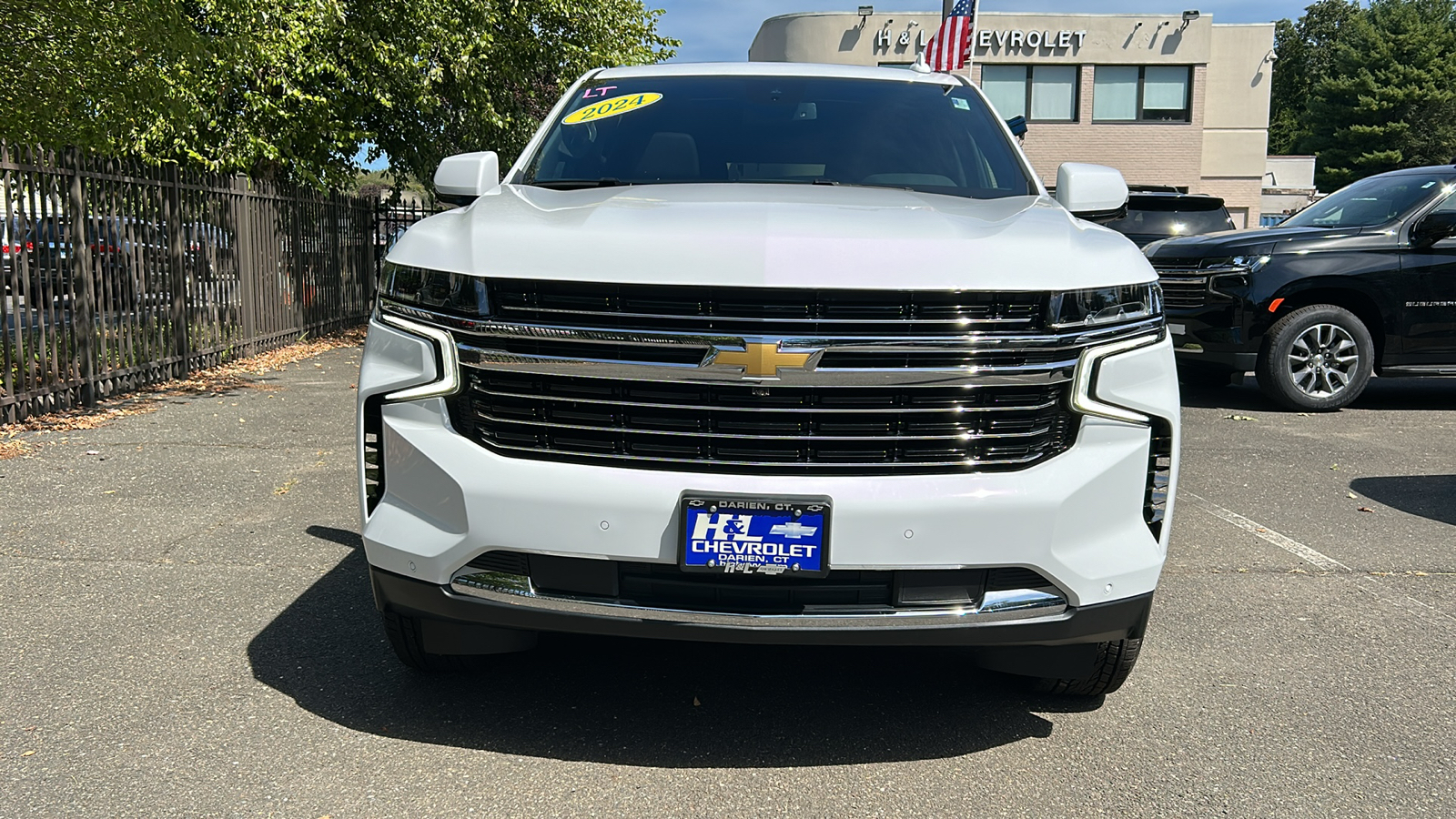 2024 Chevrolet Suburban LT 2