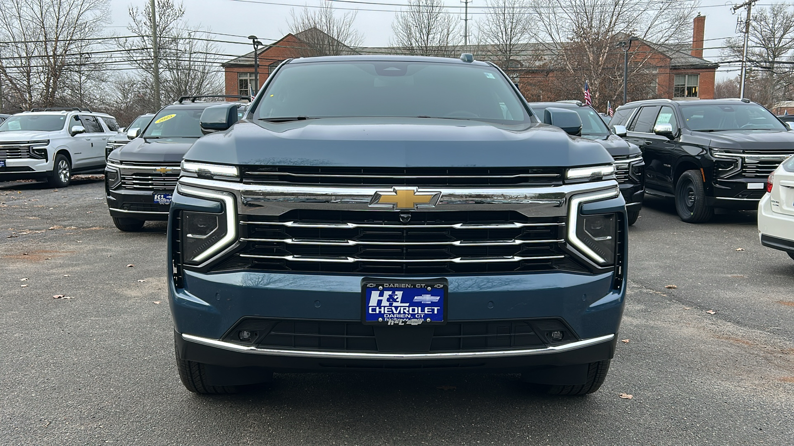 2025 Chevrolet Suburban LT 2