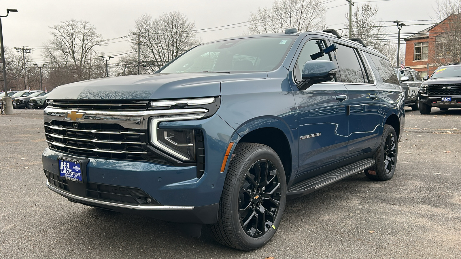 2025 Chevrolet Suburban LT 3