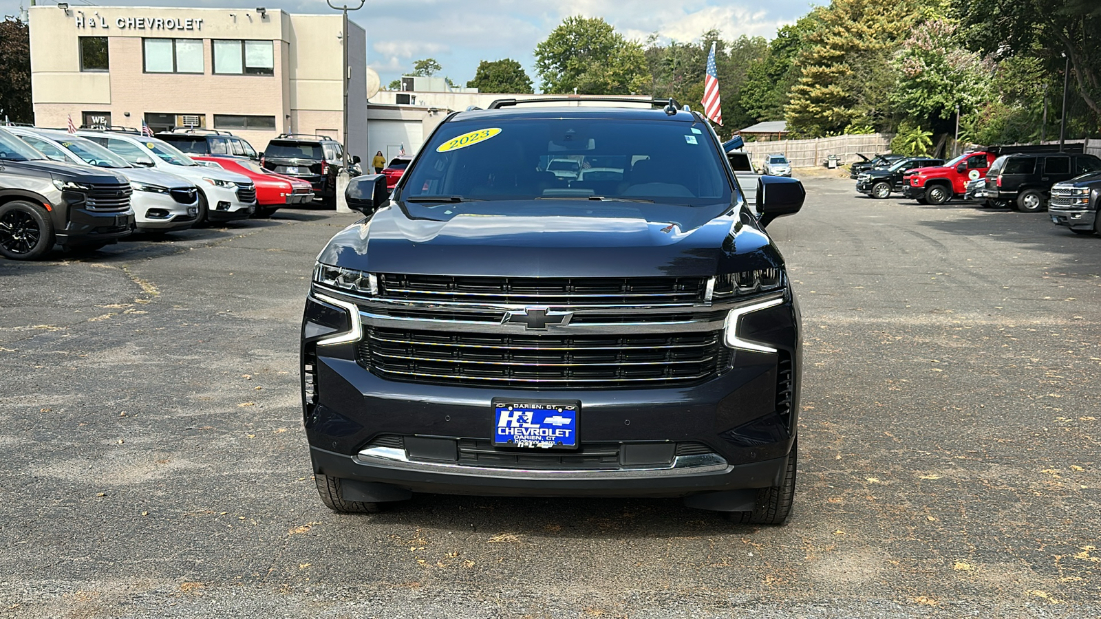 2023 Chevrolet Suburban LT 2