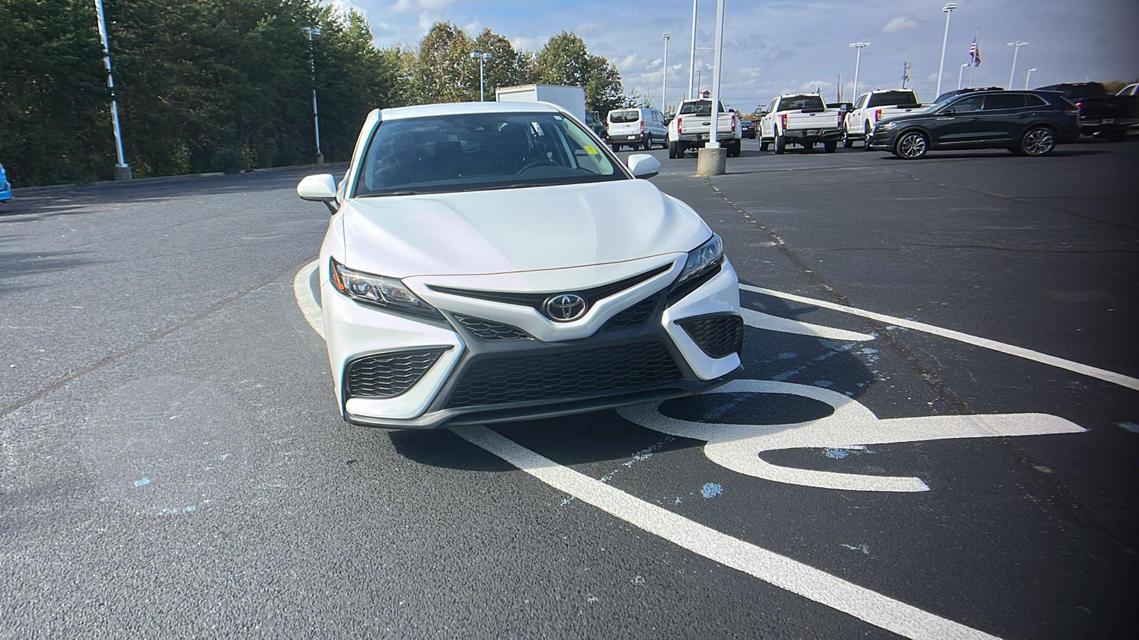 2021 Toyota Camry SE 2