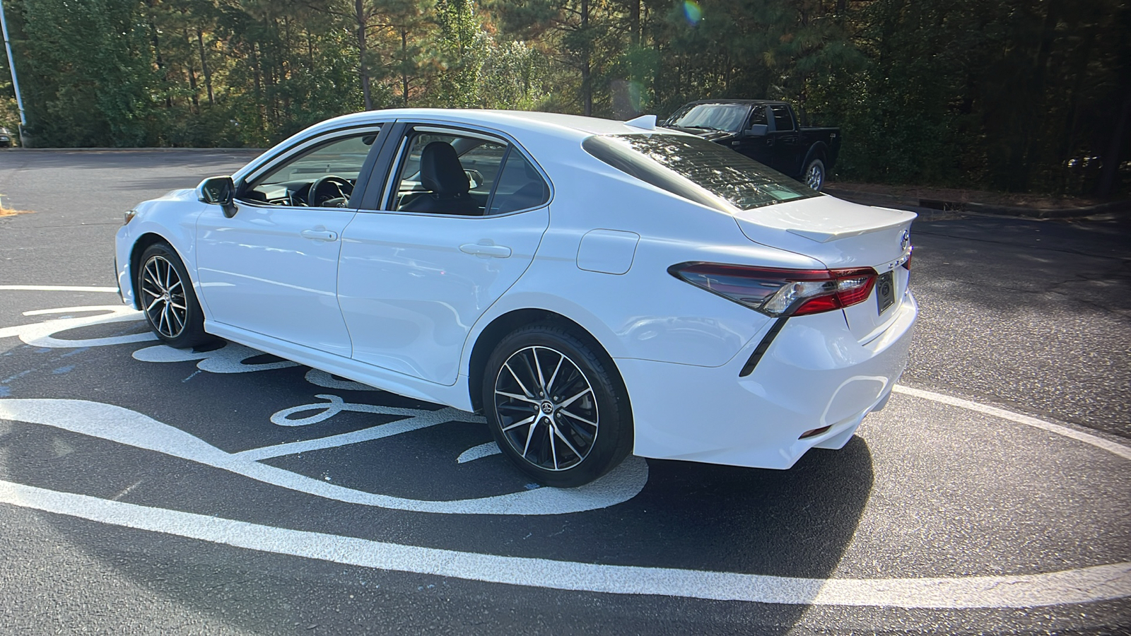 2021 Toyota Camry SE 19