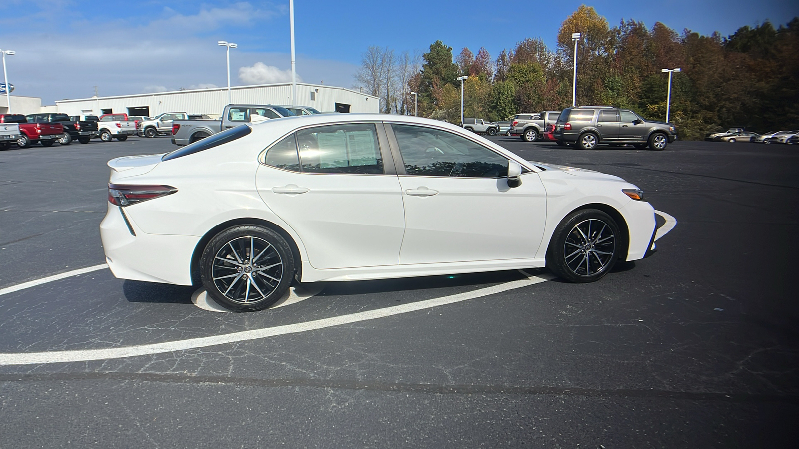 2021 Toyota Camry SE 22