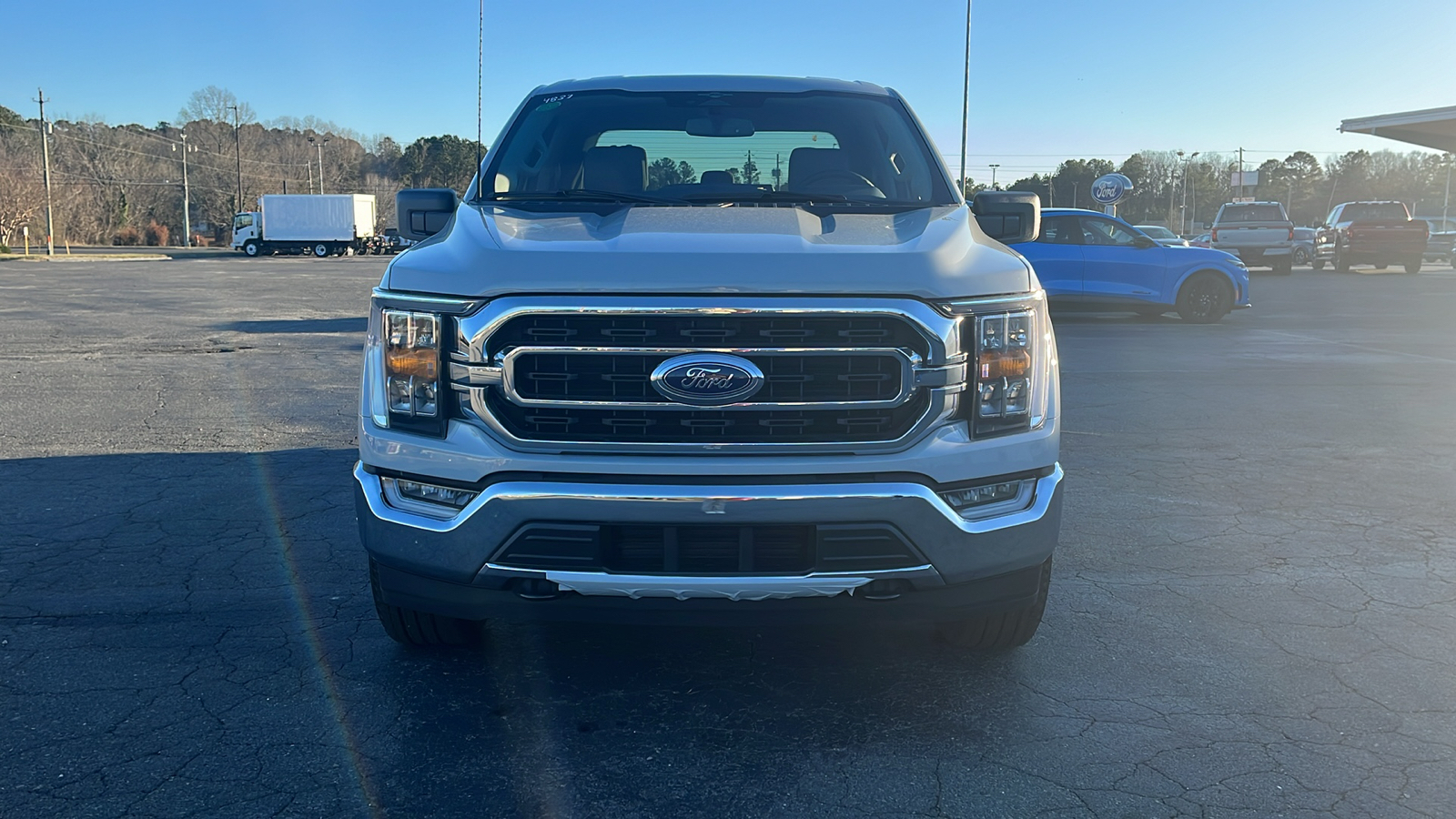 2023 Ford F-150 XLT 2