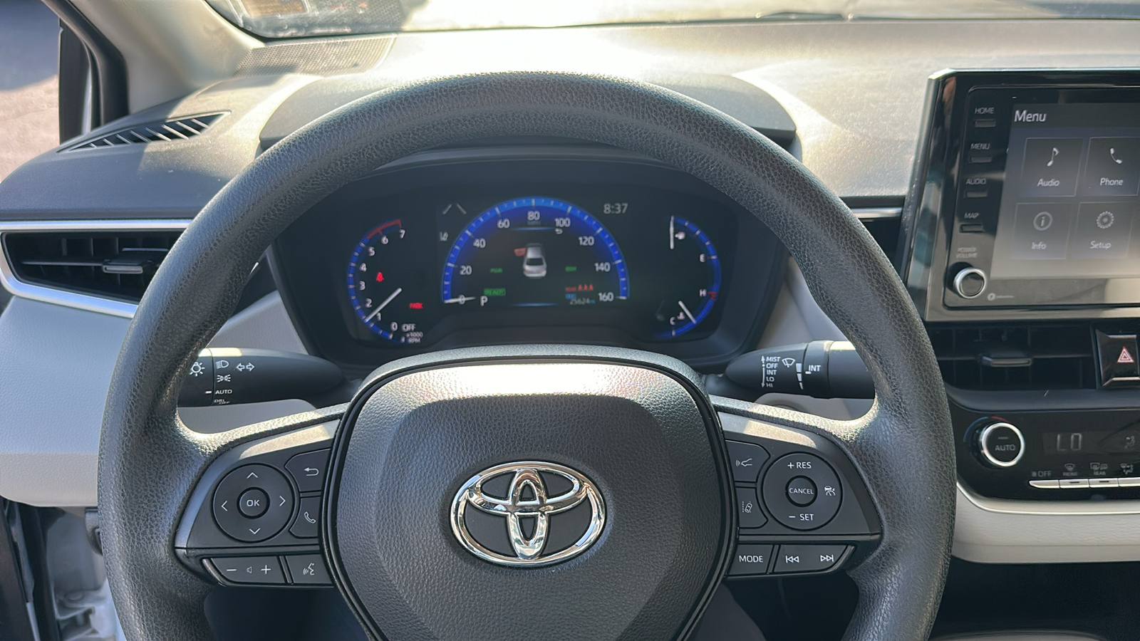 2022 Toyota Corolla Hybrid LE 17
