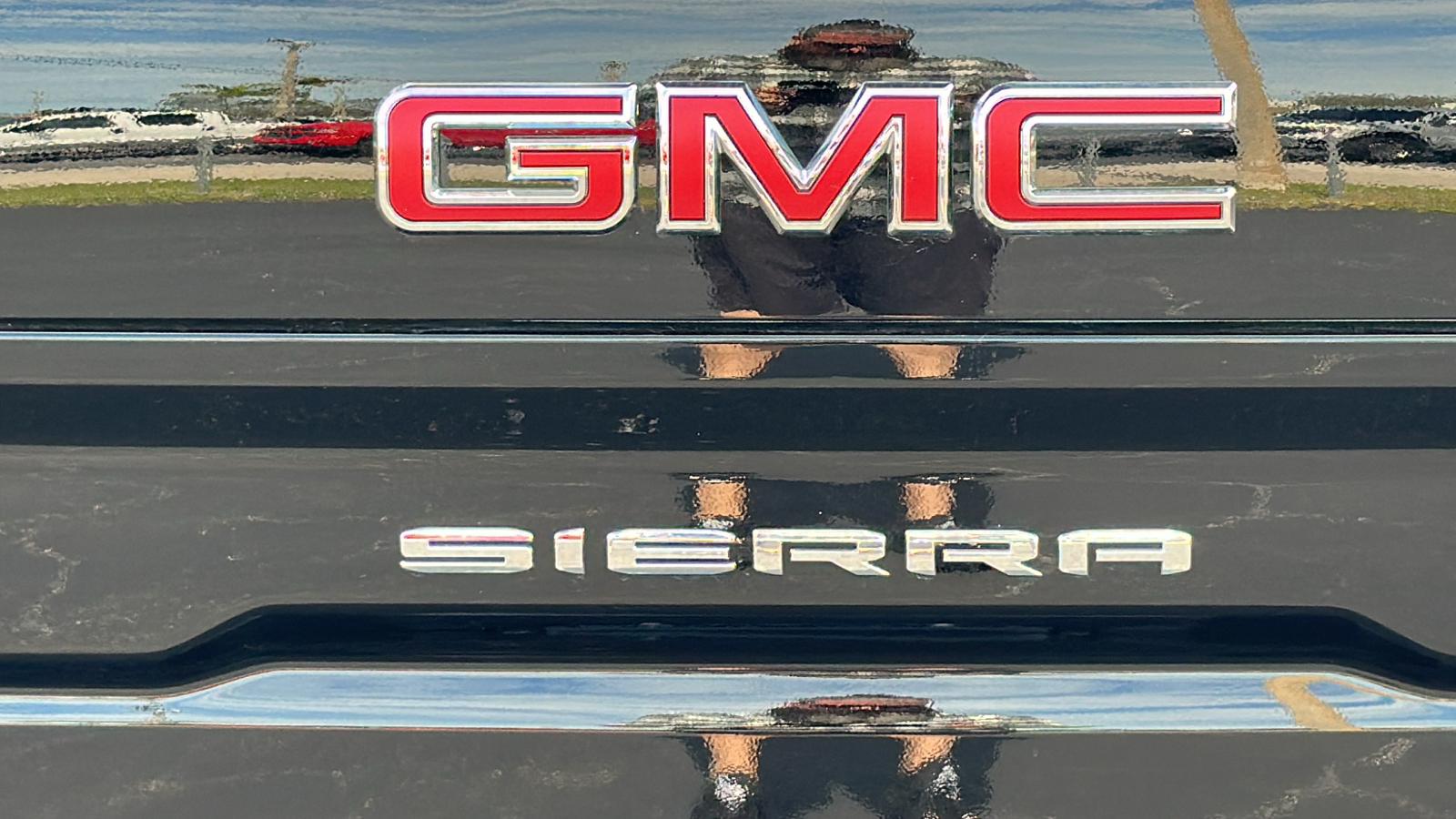 2024 GMC Sierra 1500 SLT 9