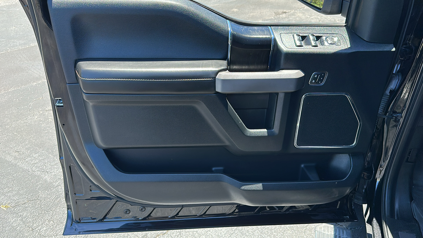 2019 Ford F-150 Platinum 14