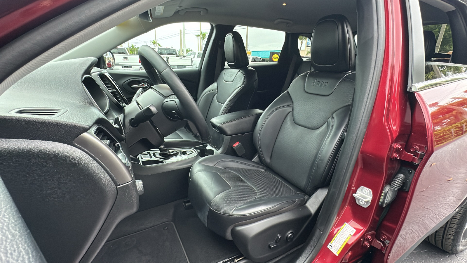 2019 Jeep Cherokee Limited 28