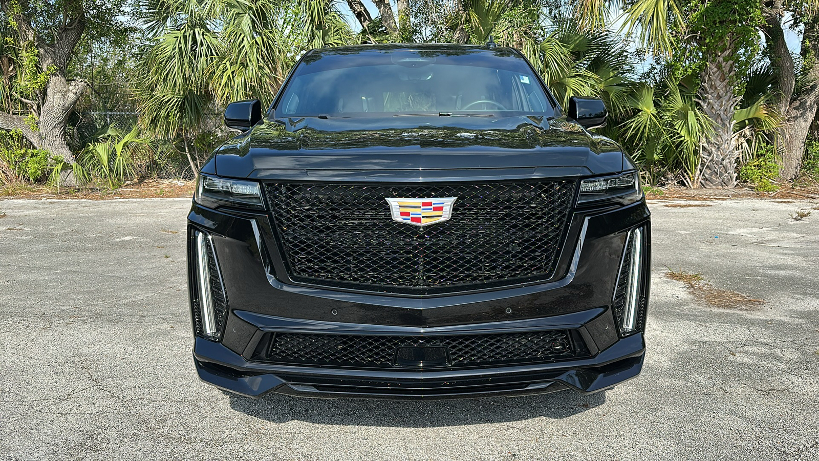 2023 Cadillac Escalade V-Series 2