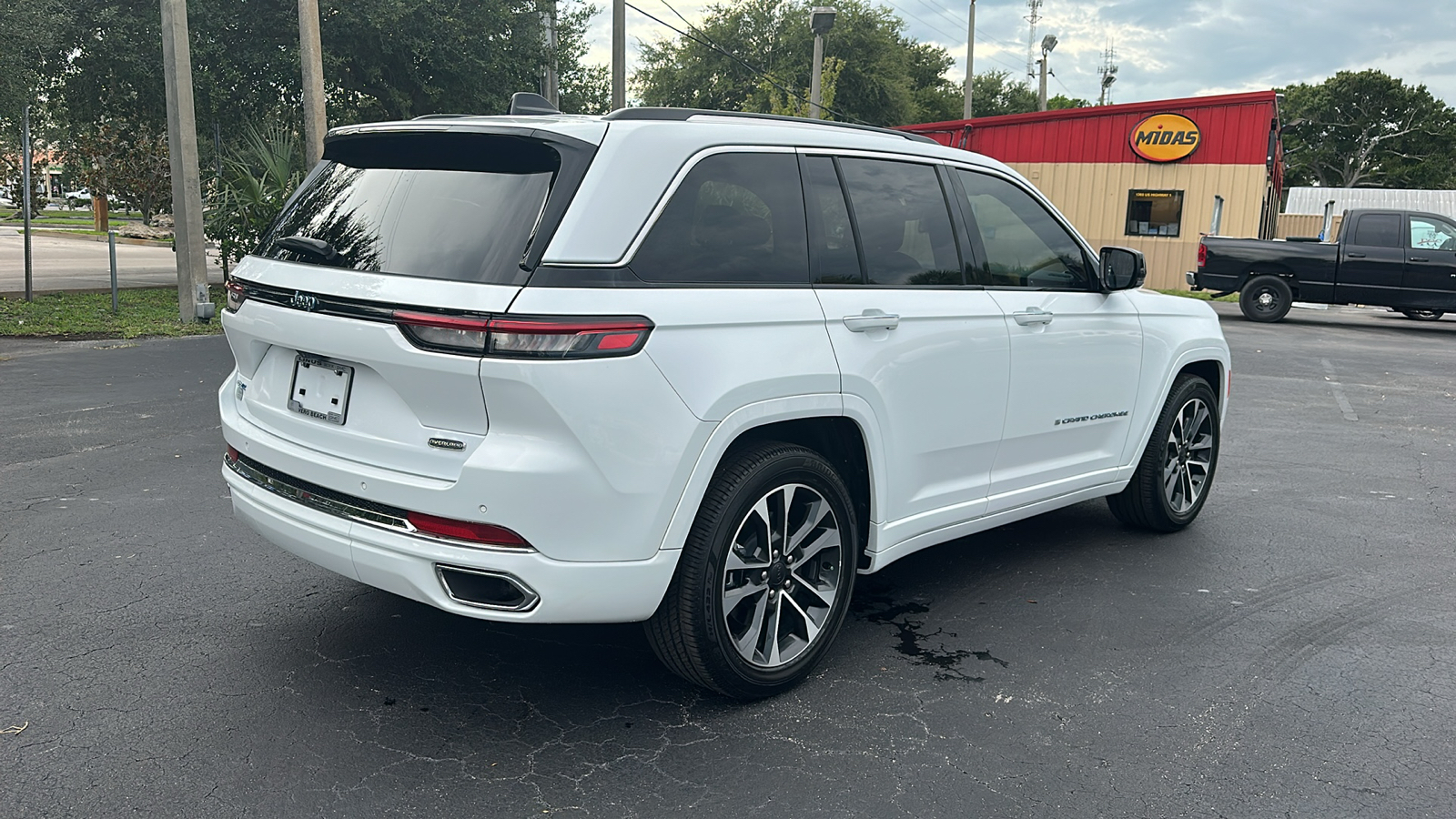 2023 Jeep Grand Cherokee Overland 4xe 7