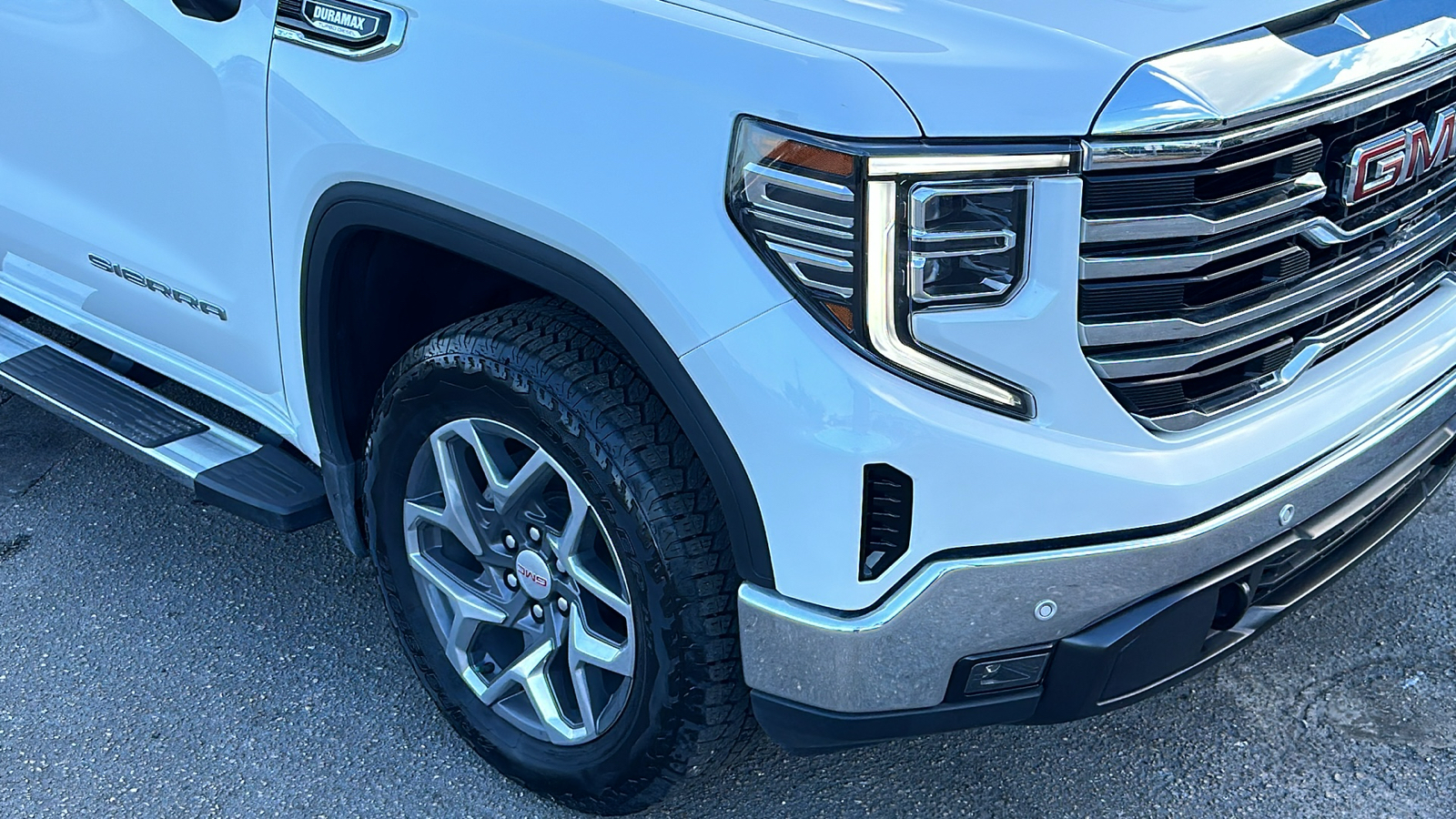 2023 GMC Sierra 1500 SLT 10