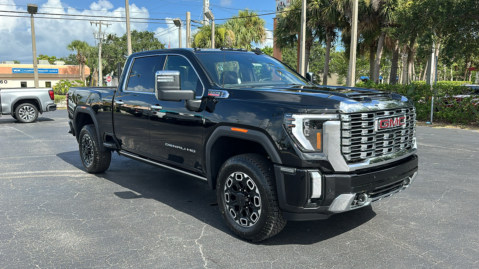 2024 GMC Sierra 2500HD Denali 1