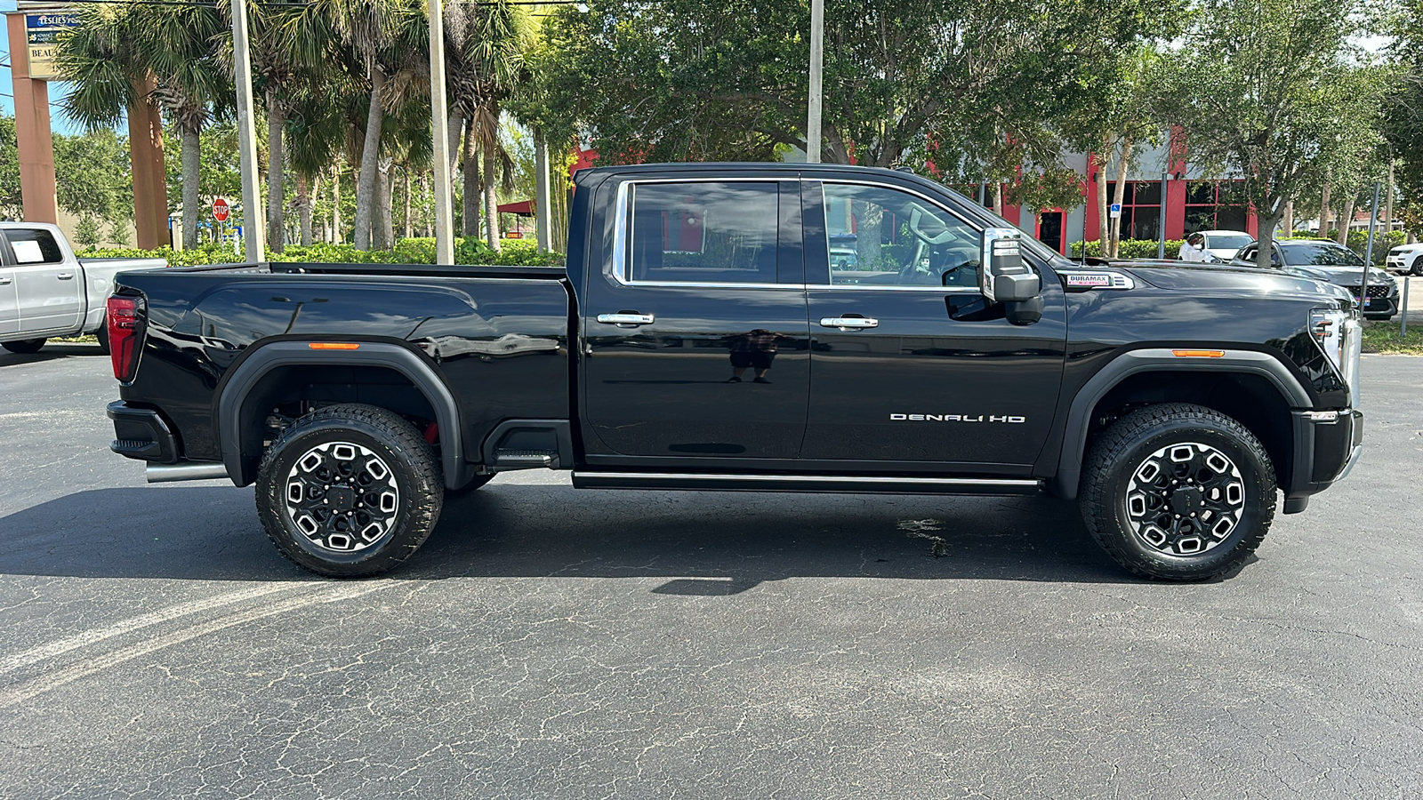 2024 GMC Sierra 2500HD Denali 8