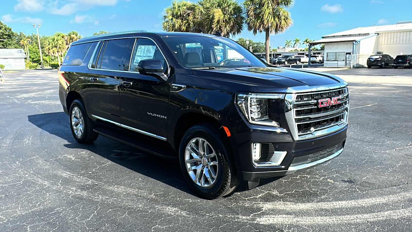 2024 GMC Yukon XL SLT 1