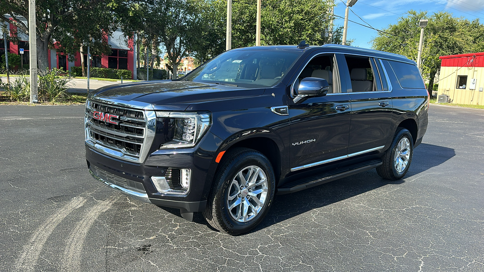 2024 GMC Yukon XL SLT 3