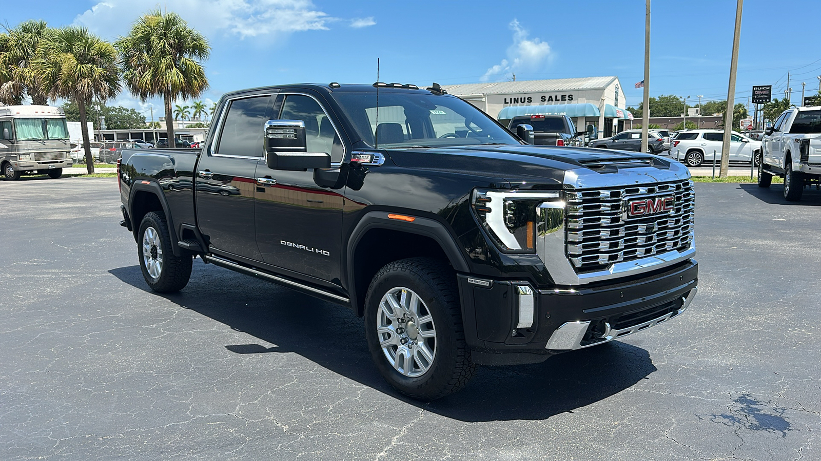 2024 GMC Sierra 2500HD Denali 1