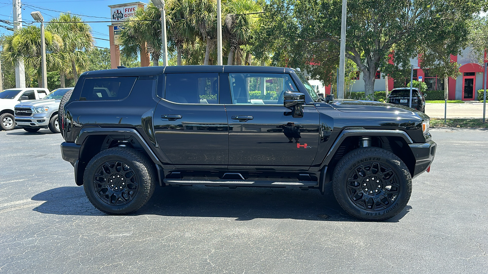 2024 GMC Hummer EV SUV 2X 8