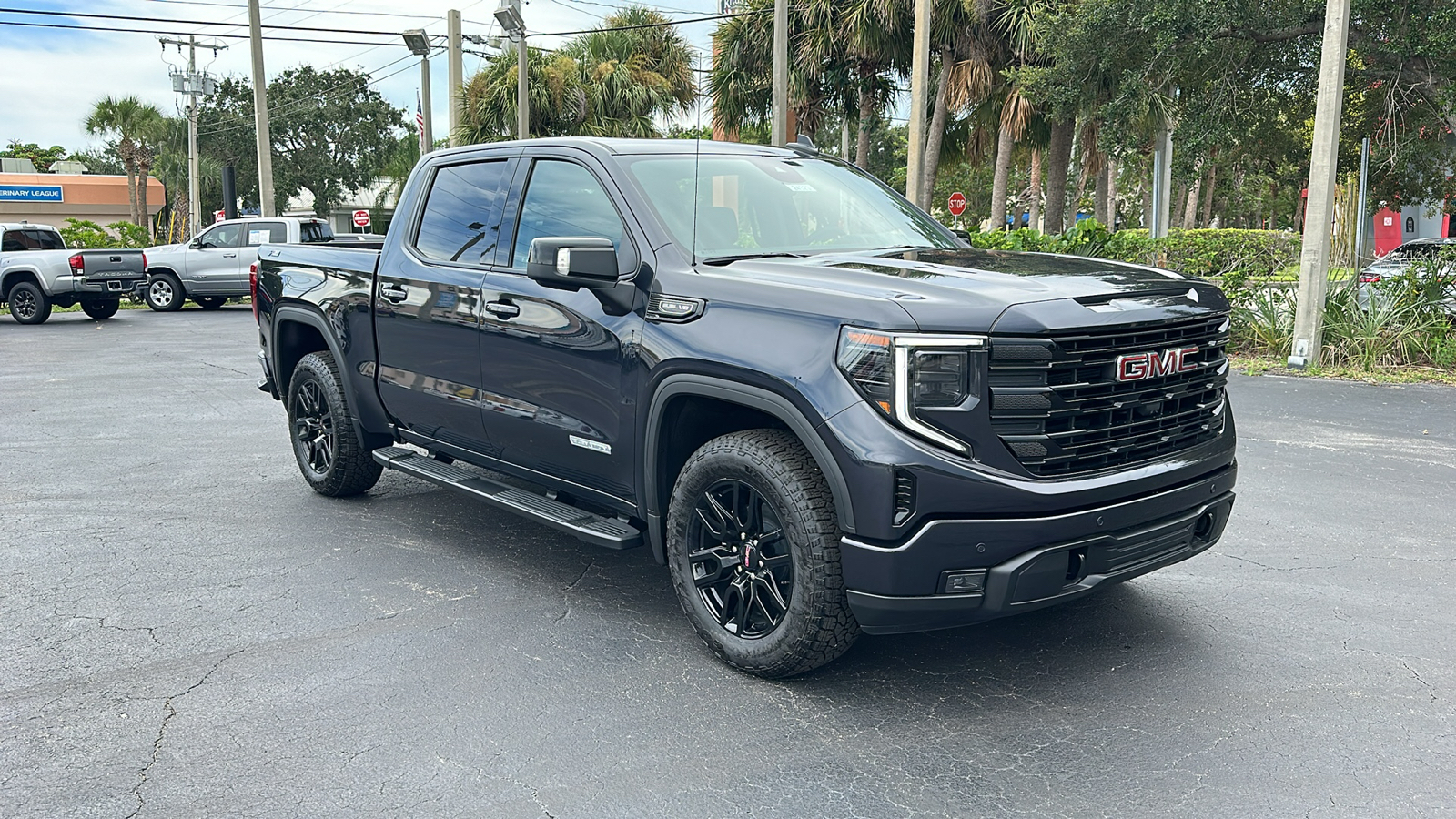 2024 GMC Sierra 1500 Elevation 1