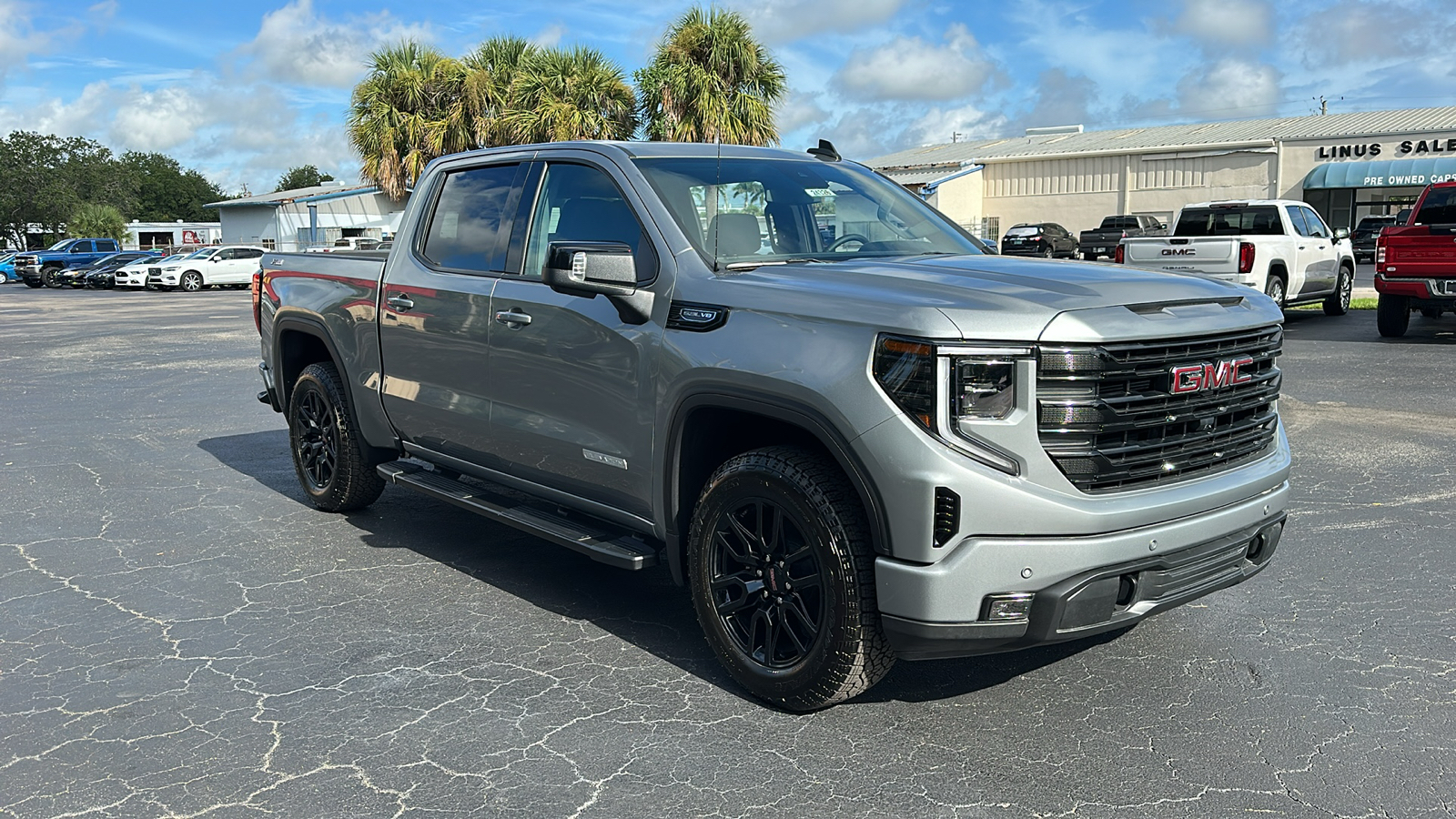 2024 GMC Sierra 1500 Elevation 1