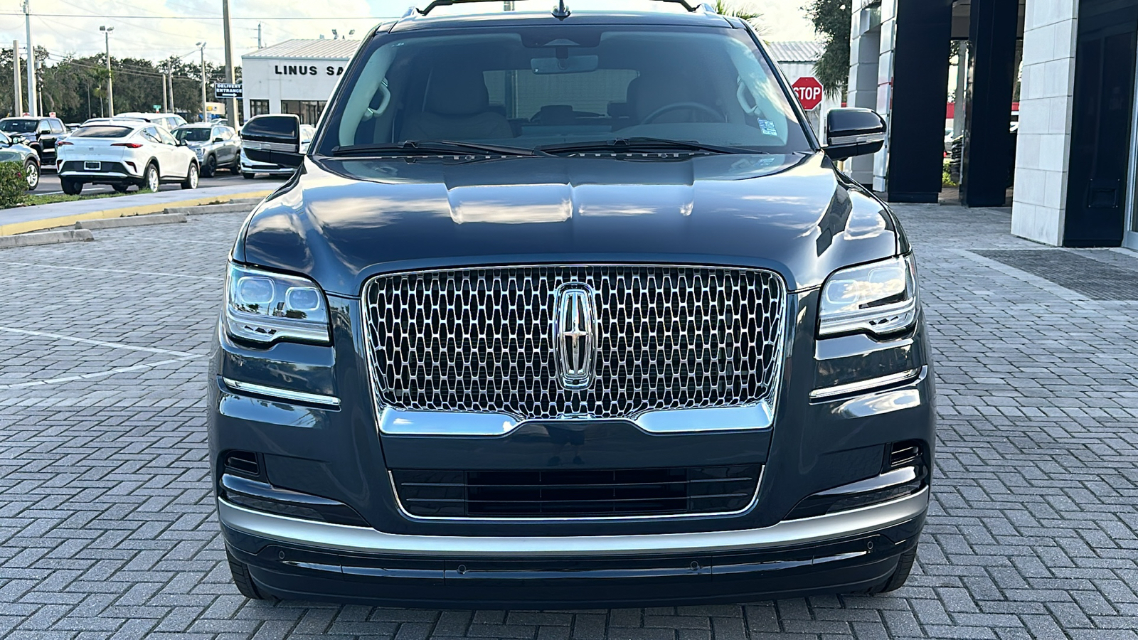 2024 Lincoln Navigator Premiere 2