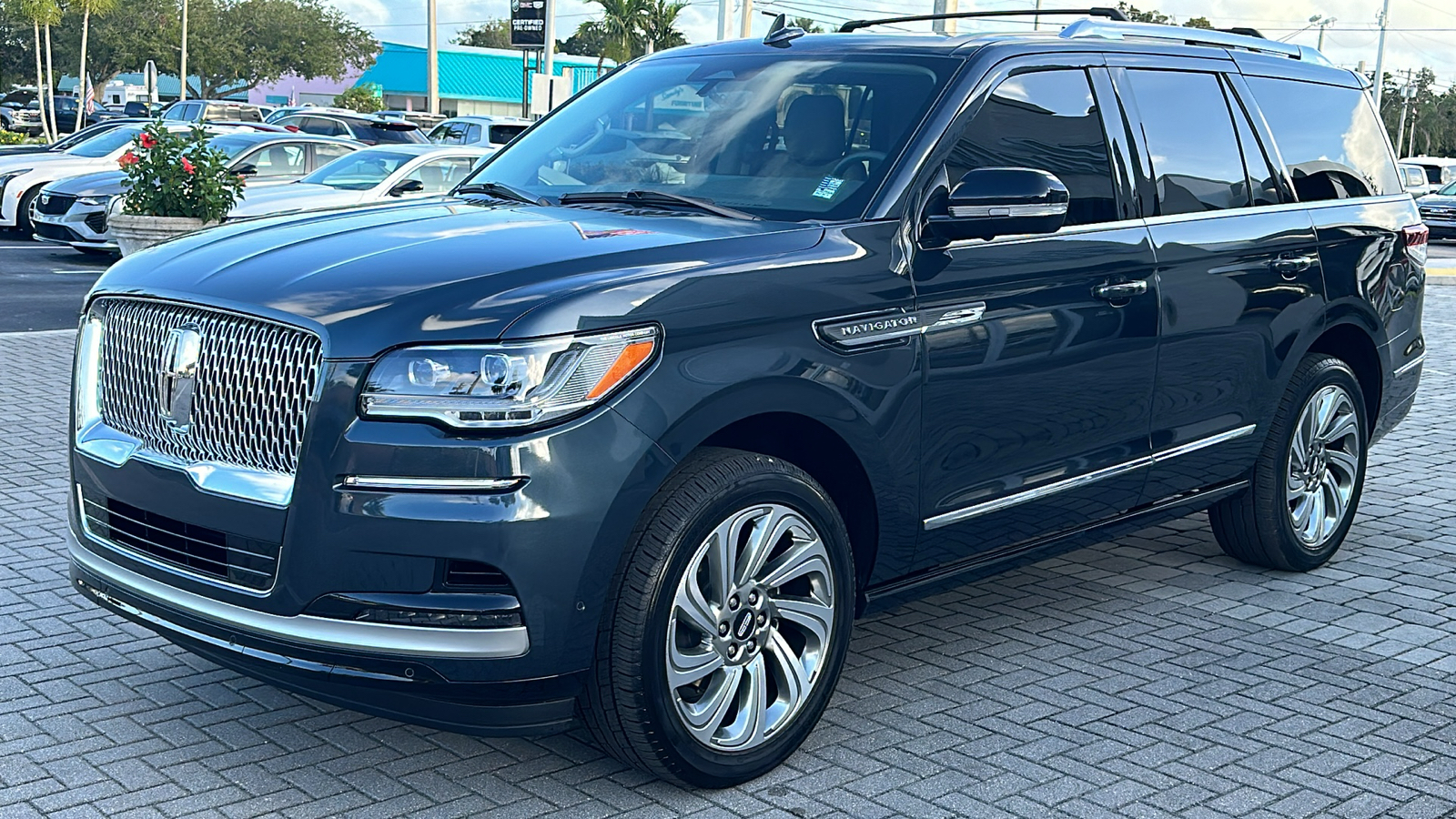 2024 Lincoln Navigator Premiere 3