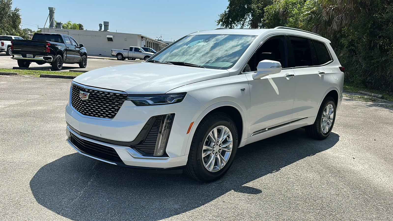 2025 Cadillac XT6 Luxury 3