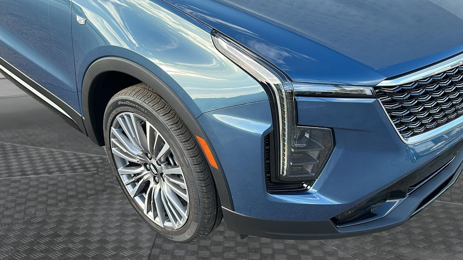 2025 Cadillac XT4 Premium Luxury 10